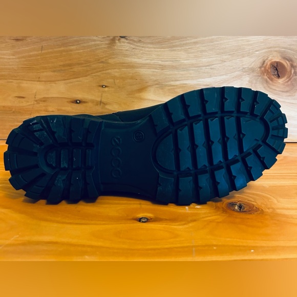 ECCO Women's Tredtray Black Leather Chelsea Boot! - Picture 7 of 15